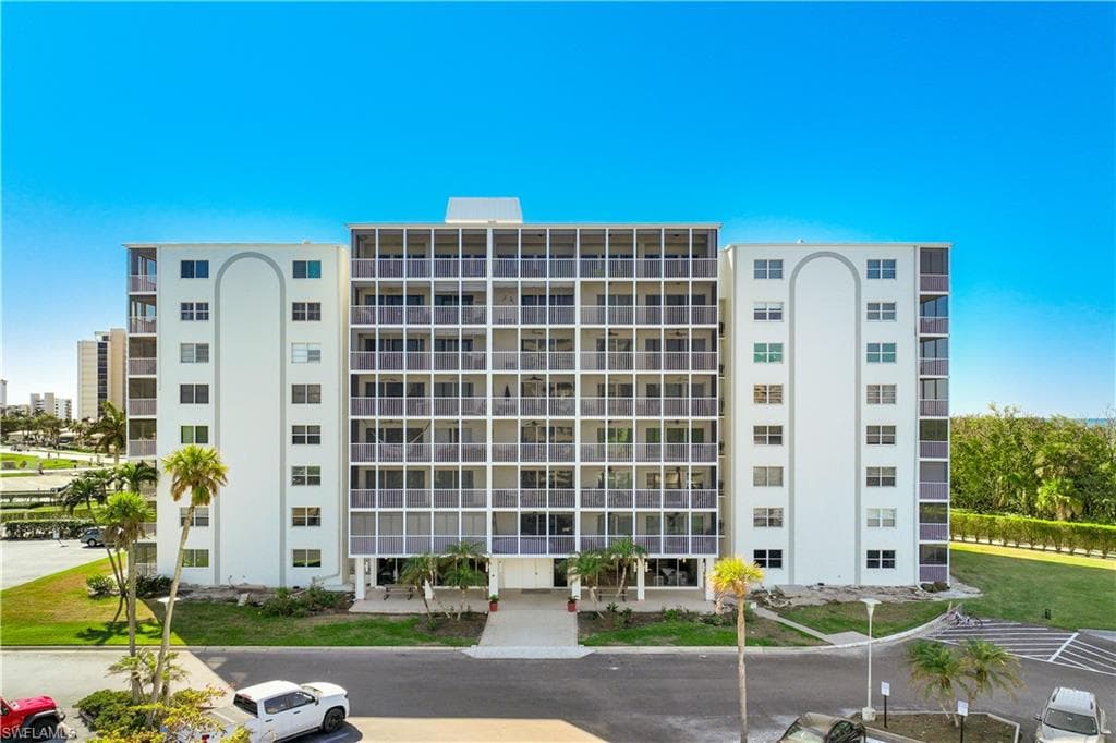 1 Bluebill Ave 201, Naples, FL 34108-13