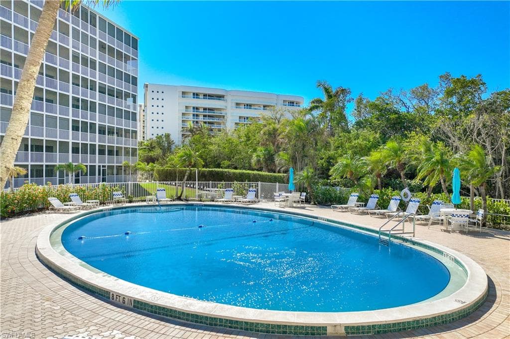 1 Bluebill Ave 201, Naples, FL 34108-21