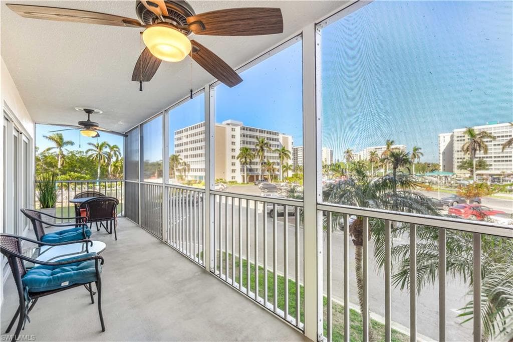 1 Bluebill Ave 201, Naples, FL 34108-7