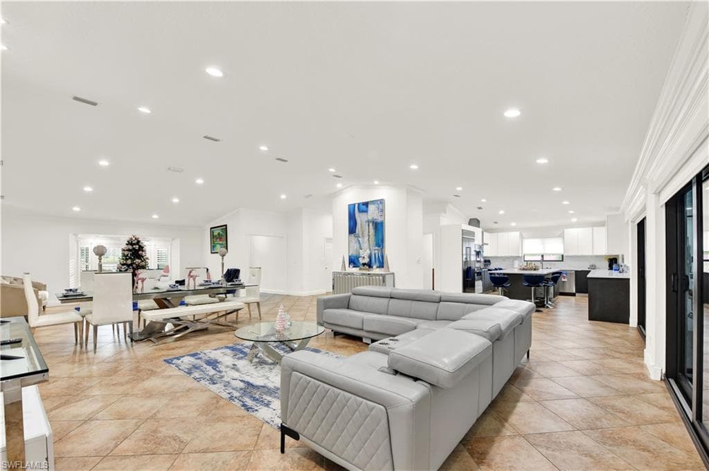 161 Golden Gate Blvd E, Naples, FL 34120-8