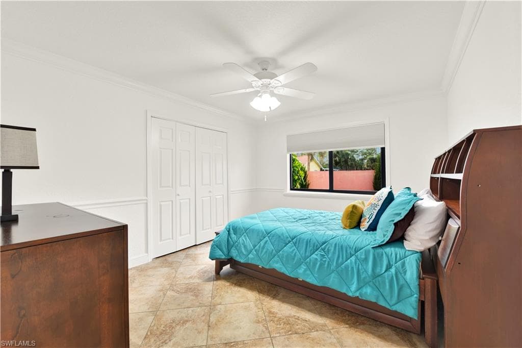 161 Golden Gate Blvd E, Naples, FL 34120-15