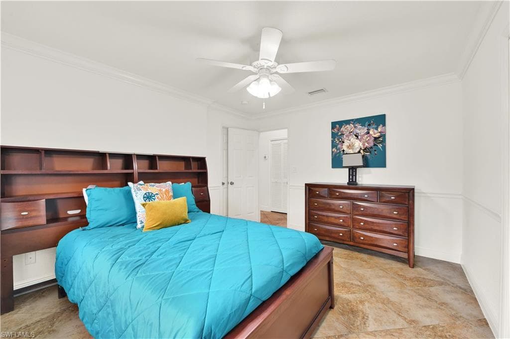 161 Golden Gate Blvd E, Naples, FL 34120-16