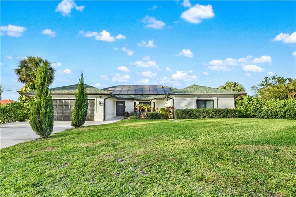 161 Golden Gate Blvd E, Naples, FL 34120-1