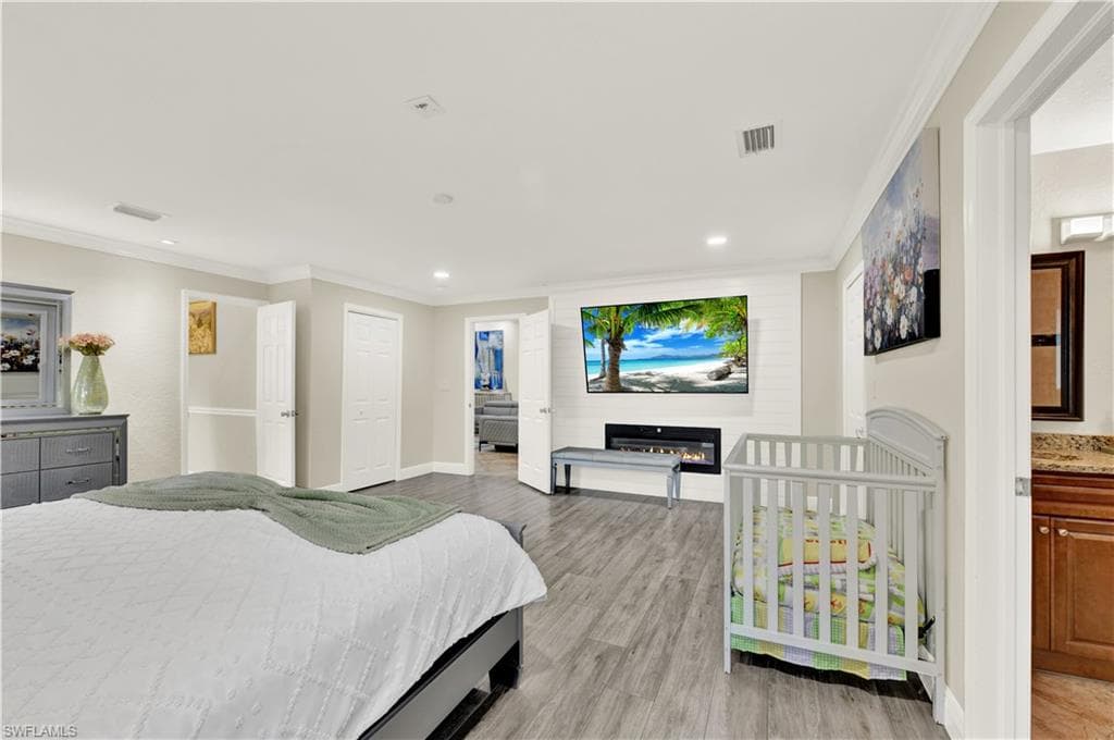 161 Golden Gate Blvd E, Naples, FL 34120-28
