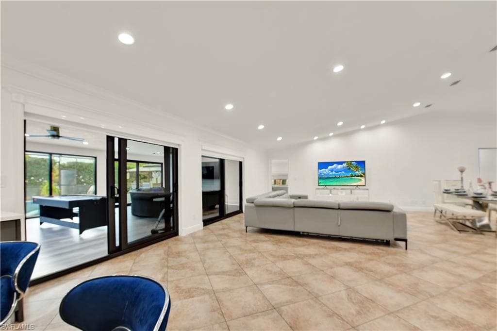 161 Golden Gate Blvd E, Naples, FL 34120-32