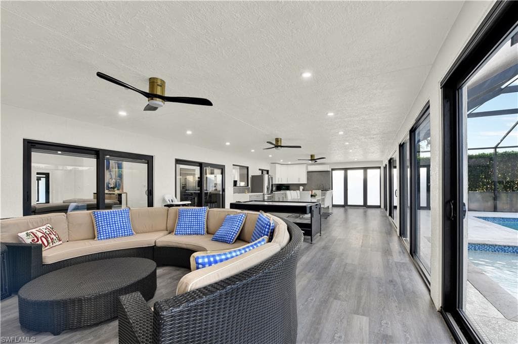 161 Golden Gate Blvd E, Naples, FL 34120-33