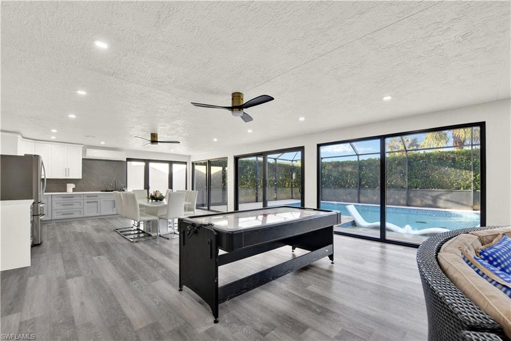 161 Golden Gate Blvd E, Naples, FL 34120-34