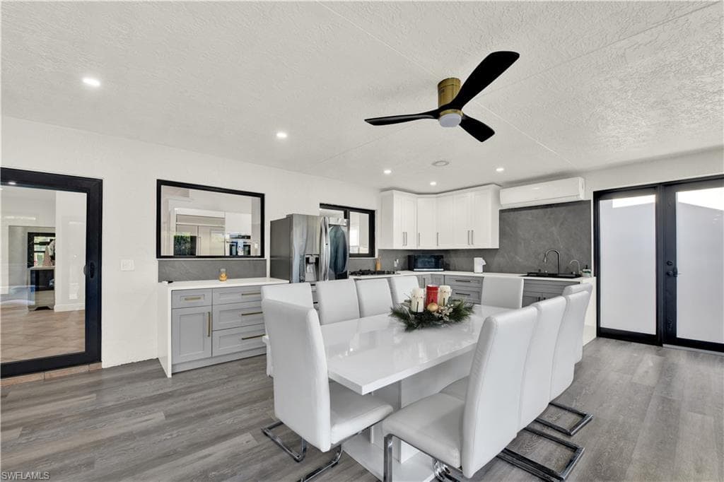 161 Golden Gate Blvd E, Naples, FL 34120-35