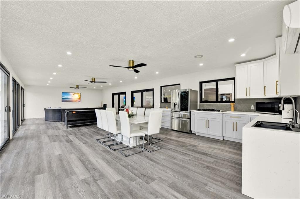 161 Golden Gate Blvd E, Naples, FL 34120-36