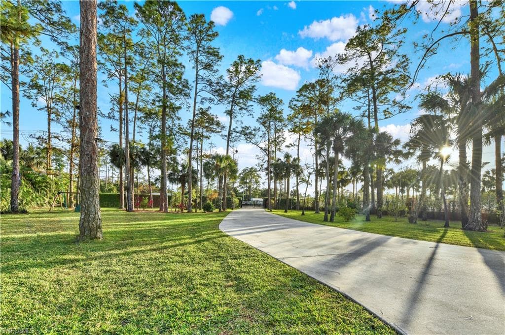 161 Golden Gate Blvd E, Naples, FL 34120-2