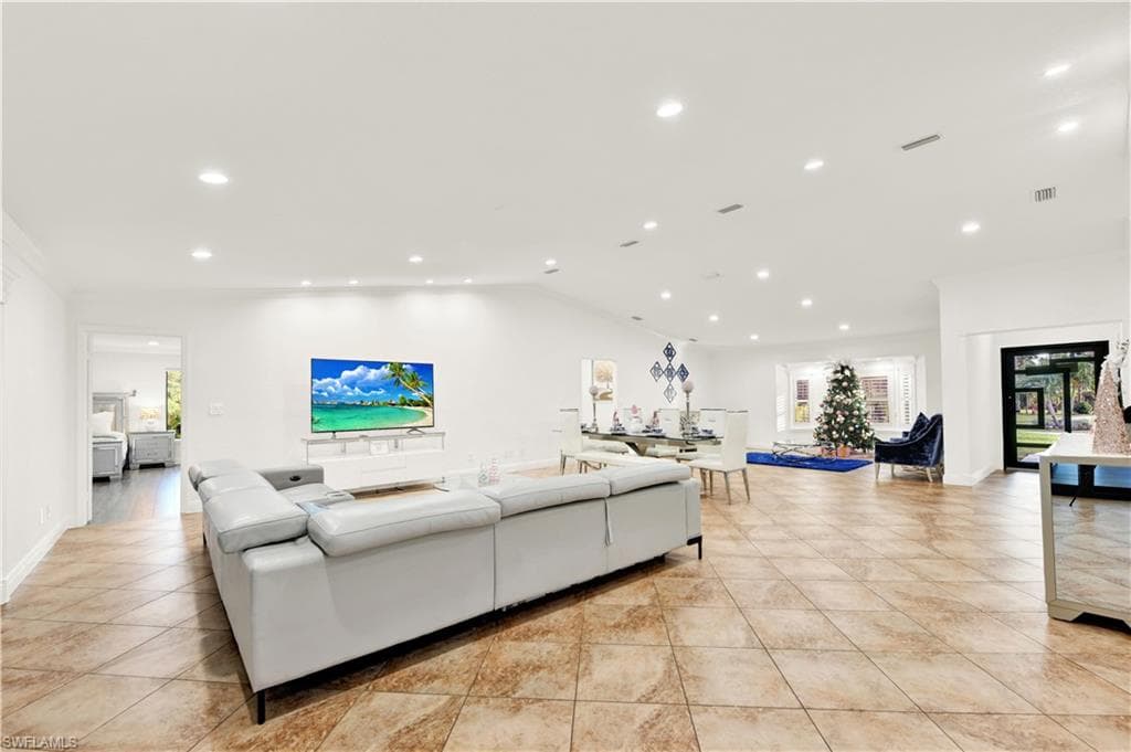161 Golden Gate Blvd E, Naples, FL 34120-3