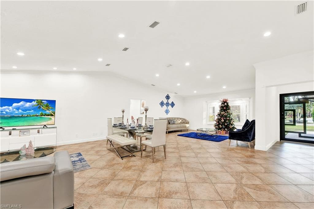 161 Golden Gate Blvd E, Naples, FL 34120-4
