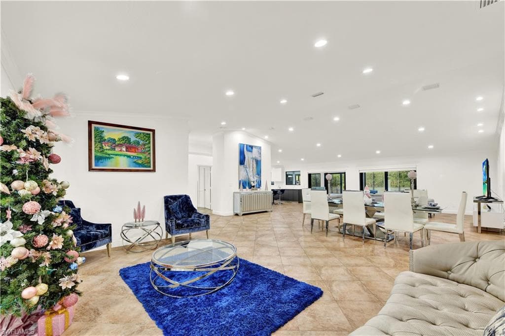 161 Golden Gate Blvd E, Naples, FL 34120-5