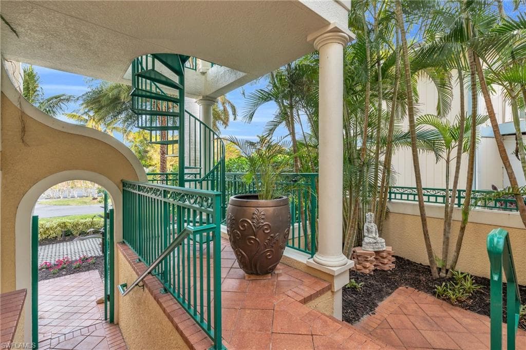 1180 Clam Ct 1, Naples, FL 34102-25