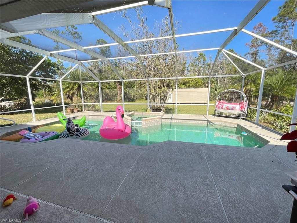 4205 27th Ave NE, Naples, FL 34120-5