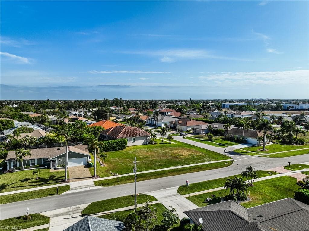 1318 Freeport Ave, Marco Island, FL 34145-10