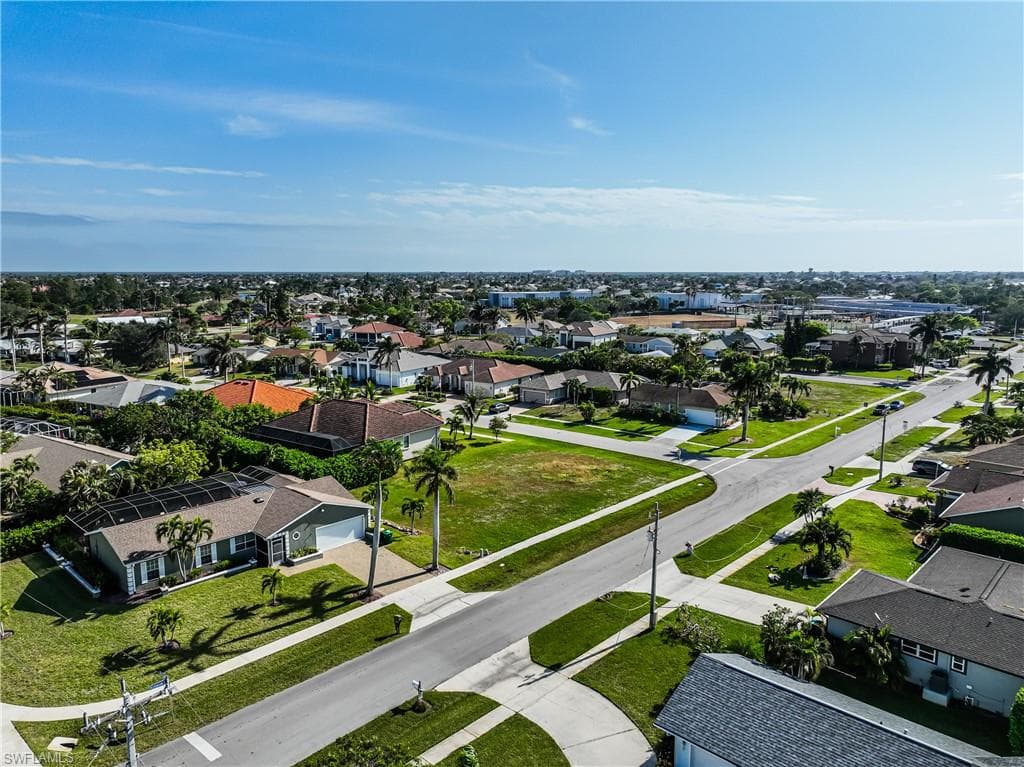 1318 Freeport Ave, Marco Island, FL 34145-11