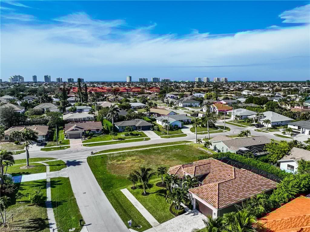 1318 Freeport Ave, Marco Island, FL 34145-15