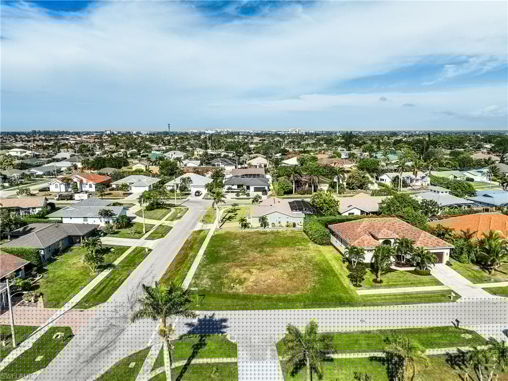 1318 Freeport Ave, Marco Island, FL 34145-17