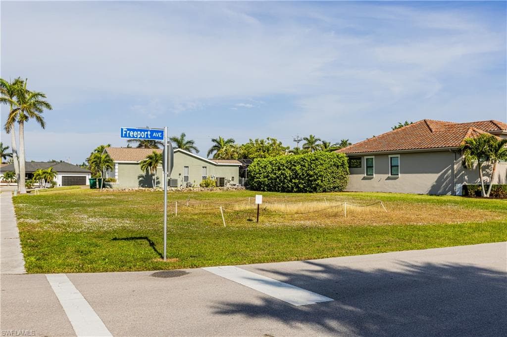 1318 Freeport Ave, Marco Island, FL 34145-3