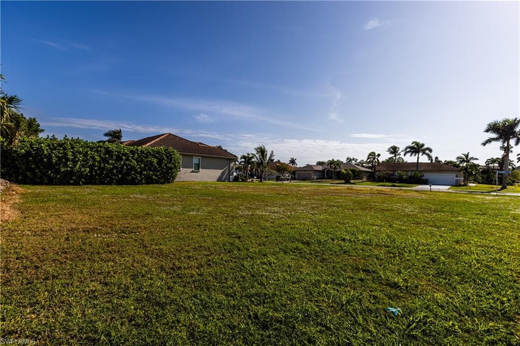 1318 Freeport Ave, Marco Island, FL 34145-5