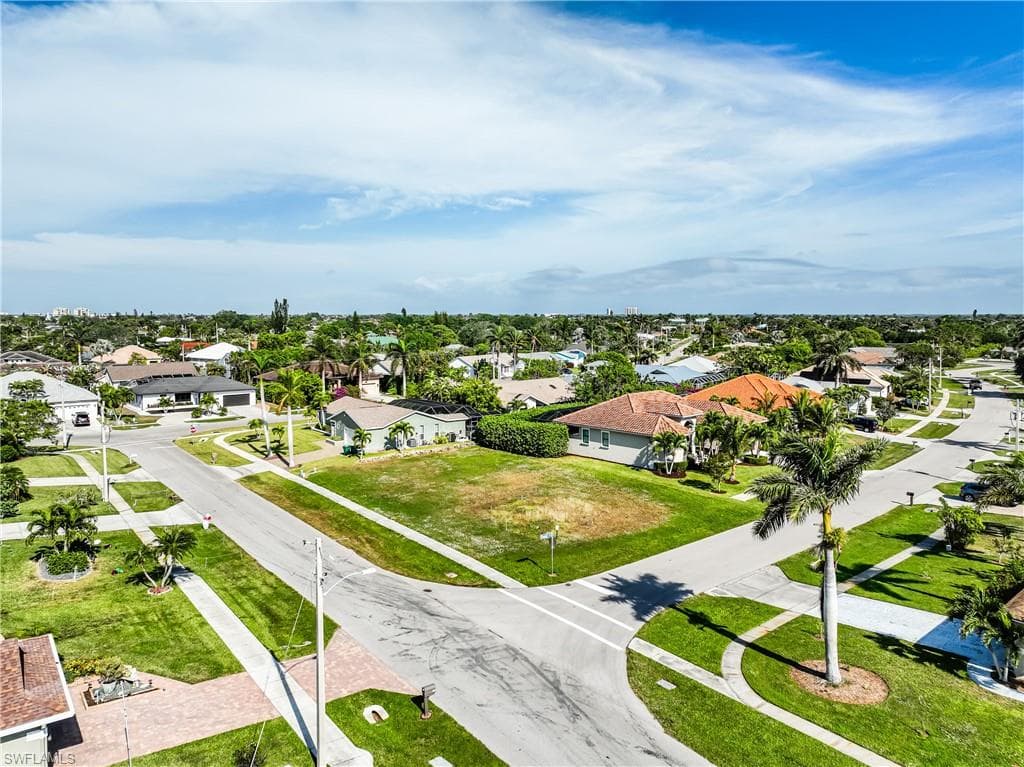 1318 Freeport Ave, Marco Island, FL 34145-7