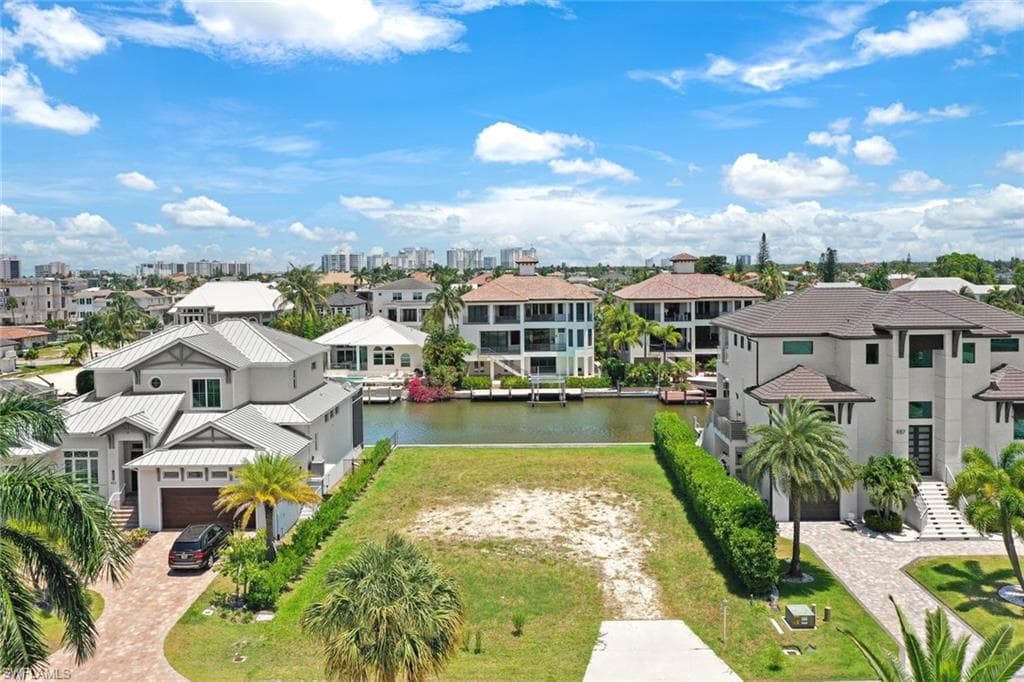 469 Trade Winds Ave, Naples, FL 34108-10