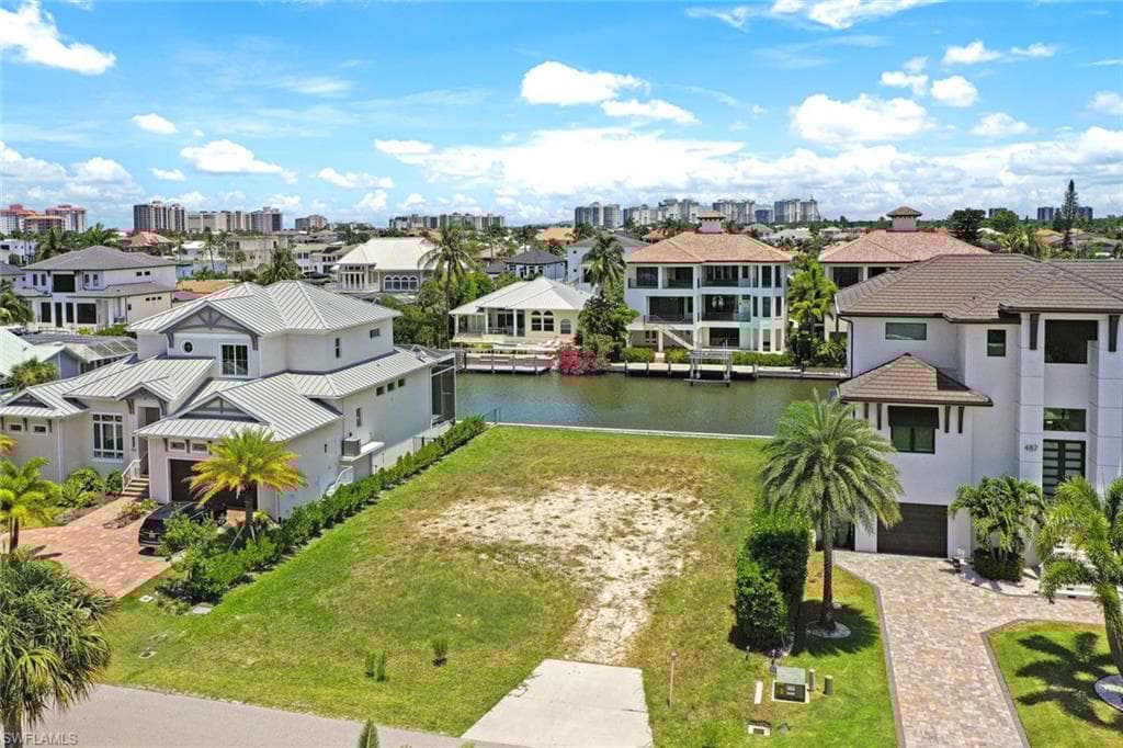 469 Trade Winds Ave, Naples, FL 34108-11