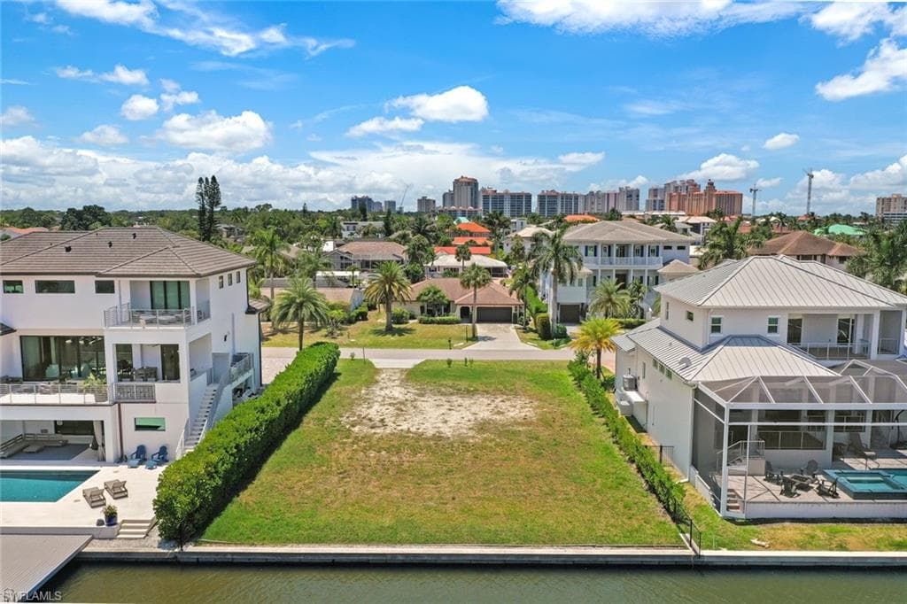 469 Trade Winds Ave, Naples, FL 34108-12