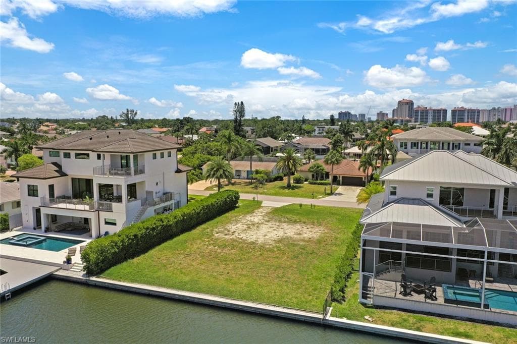 469 Trade Winds Ave, Naples, FL 34108-13