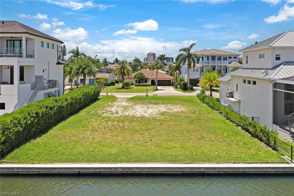 469 Trade Winds Ave, Naples, FL 34108-14