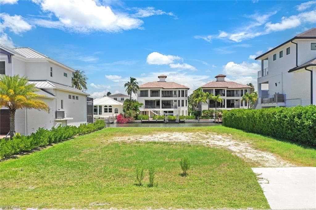 469 Trade Winds Ave, Naples, FL 34108-15