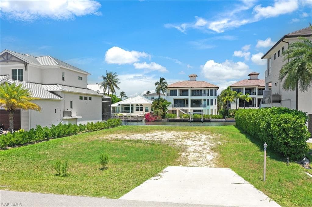 469 Trade Winds Ave, Naples, FL 34108-16