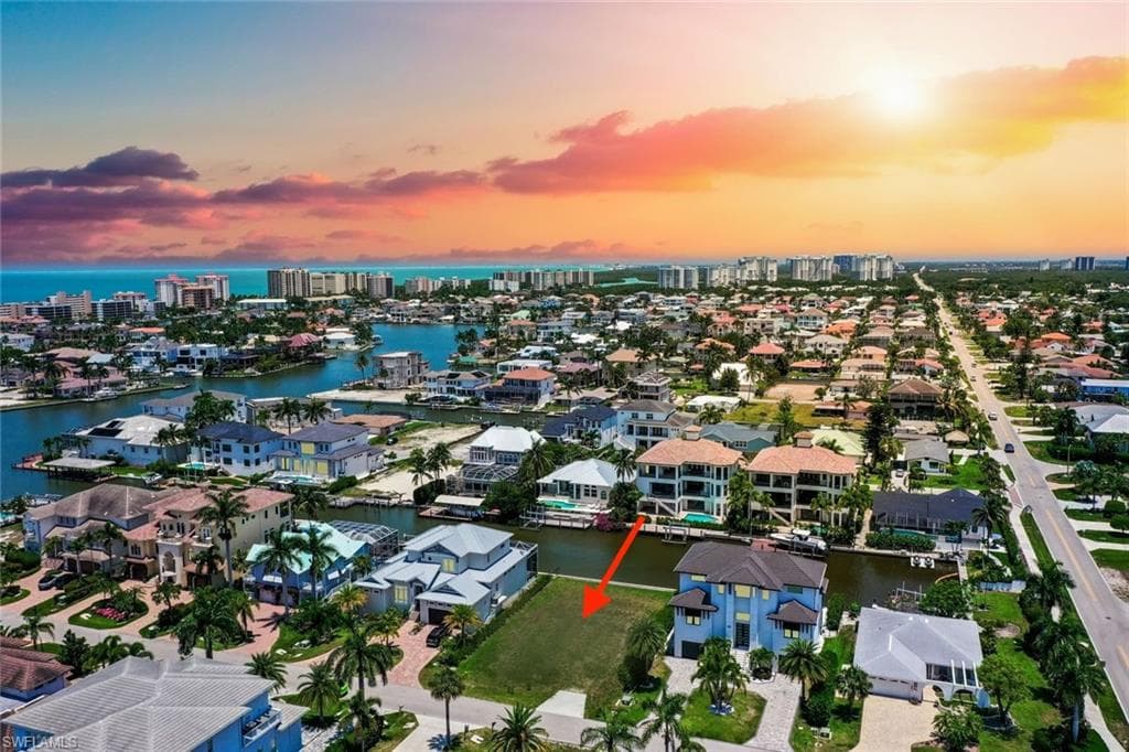 469 Trade Winds Ave, Naples, FL 34108-2