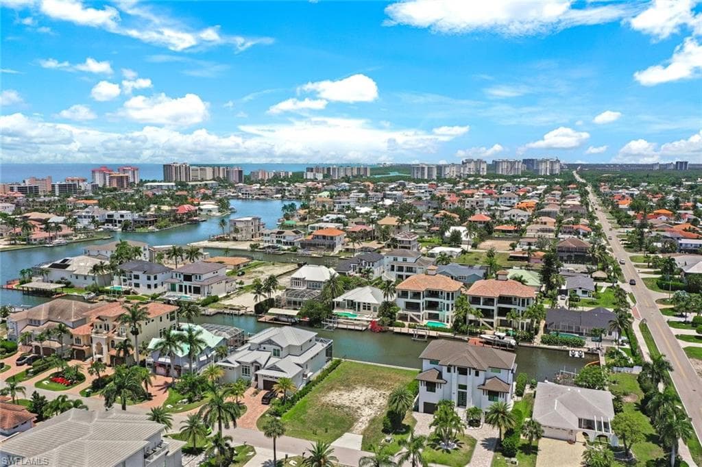 469 Trade Winds Ave, Naples, FL 34108-7