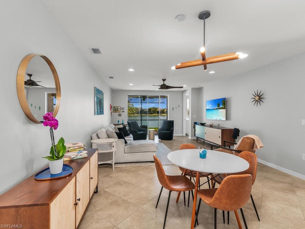 14916 Edgewater Cir, Naples, FL 34114-9