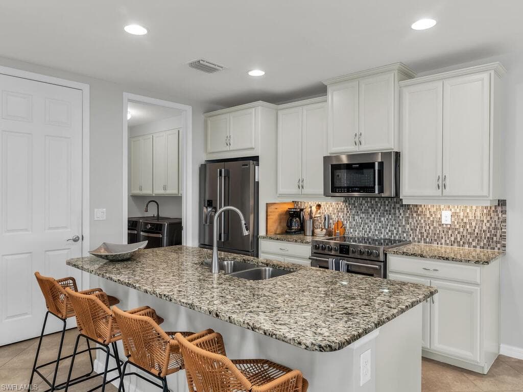 14916 Edgewater Cir, Naples, FL 34114-4