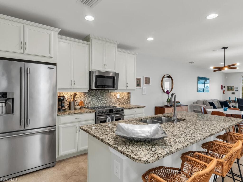 14916 Edgewater Cir, Naples, FL 34114-5