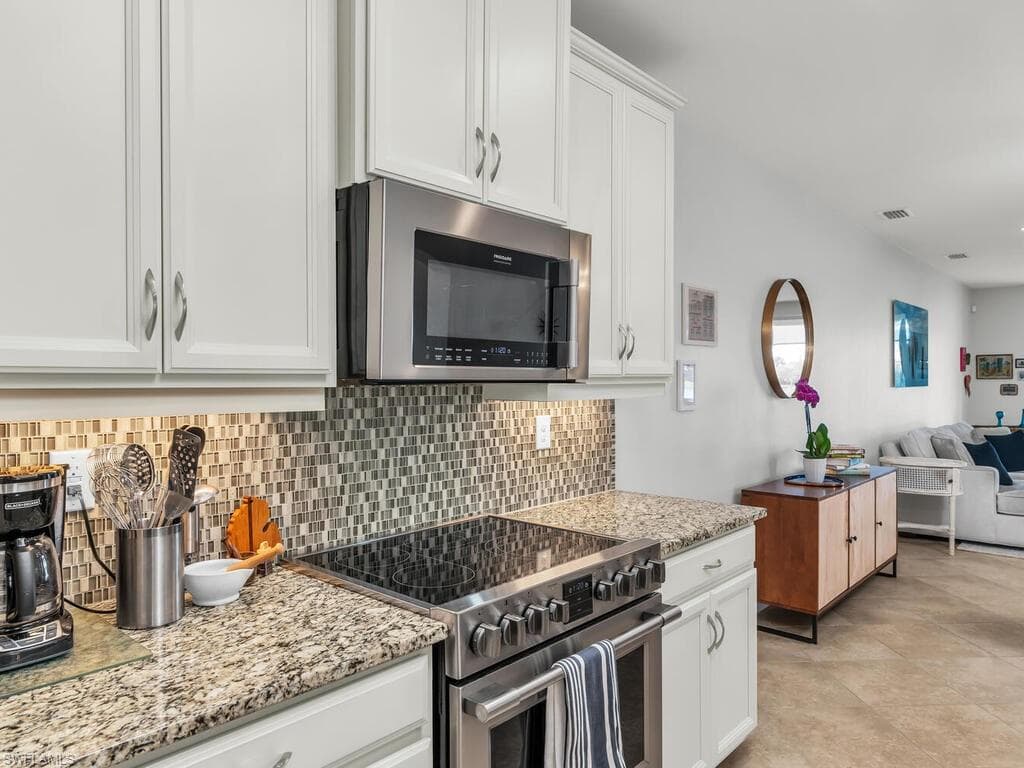 14916 Edgewater Cir, Naples, FL 34114-6