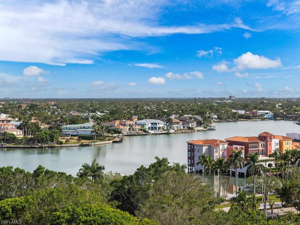 4021 Gulf Shore Blvd N 1002, Naples, FL 34103-17