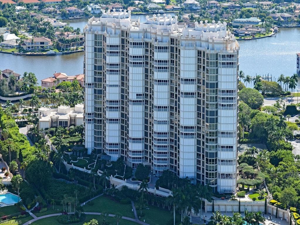 4021 Gulf Shore Blvd N 1002, Naples, FL 34103-1