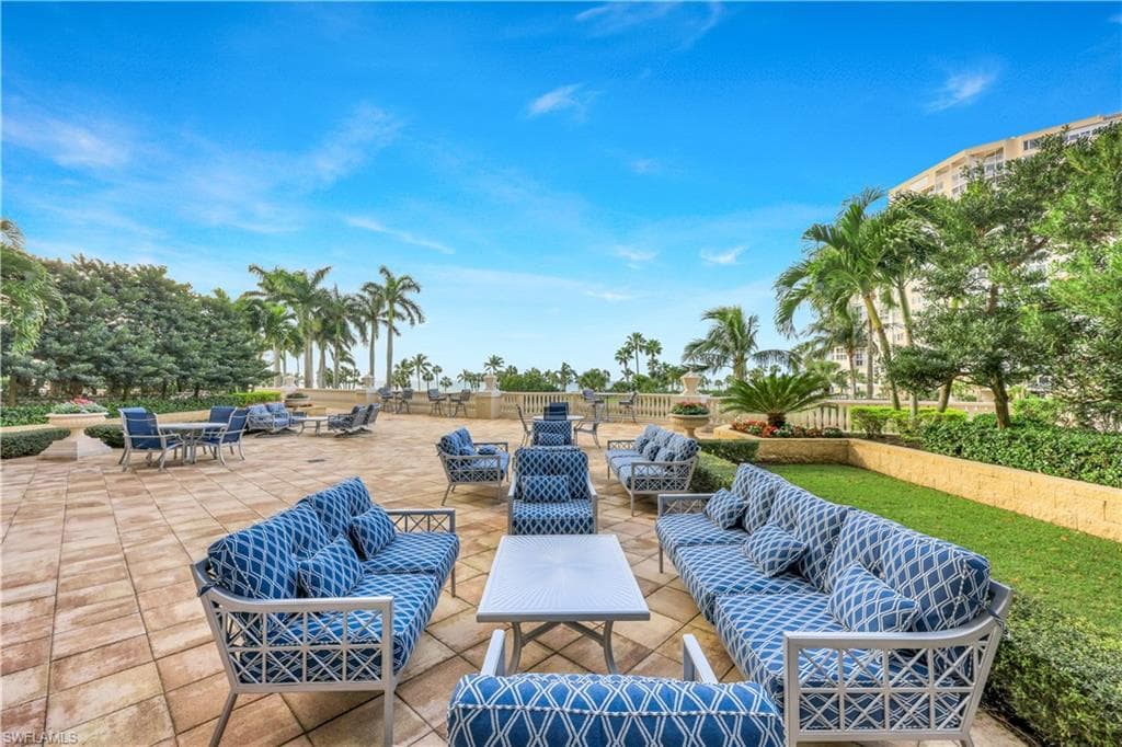 4021 Gulf Shore Blvd N 1002, Naples, FL 34103-38