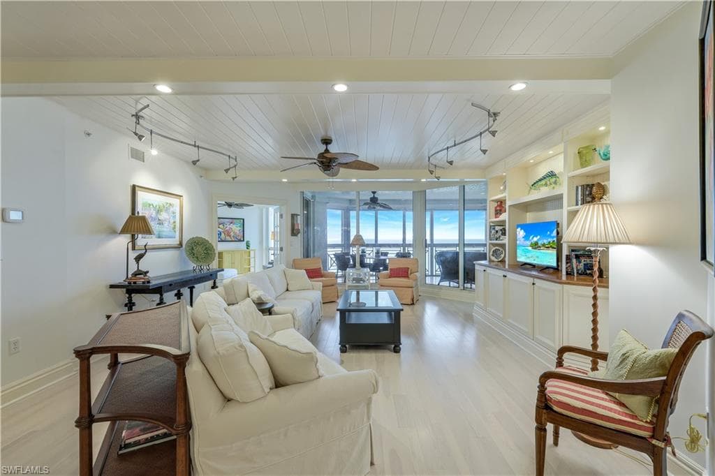 4021 Gulf Shore Blvd N 1002, Naples, FL 34103-7