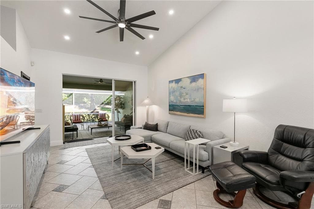 1700 Royal Cir 601, Naples, FL 34112-4