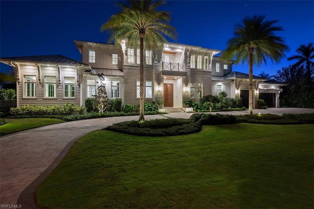 330 Broad Ave N, Naples, FL 34102-4