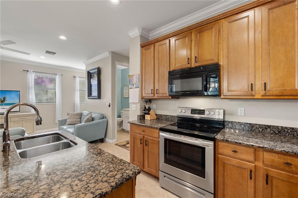 1134 Medan Ct N 33, Naples, FL 34113-11