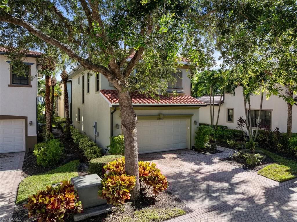 1134 Medan Ct N 33, Naples, FL 34113-4