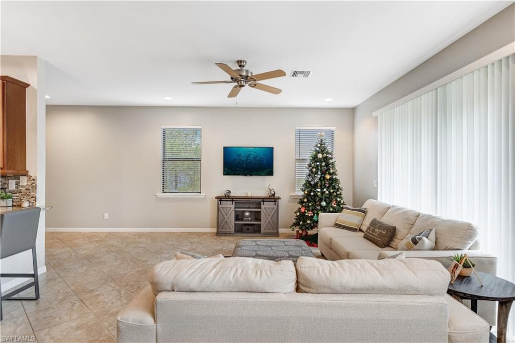 15104 Summit Place Cir 216, Naples, FL 34119-9
