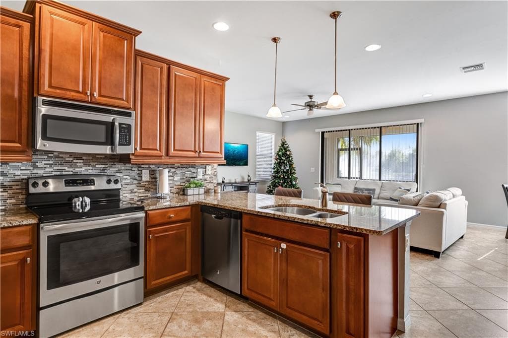 15104 Summit Place Cir 216, Naples, FL 34119-15