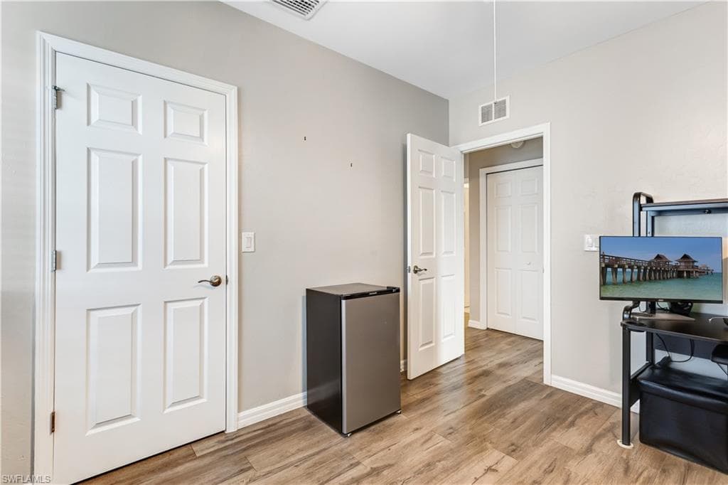 15104 Summit Place Cir 216, Naples, FL 34119-28